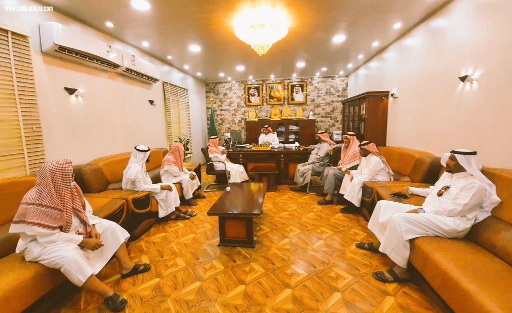 مشايخ واعيان محافظة بيش  يزورون محافظ بيش  ورئيس البلدية