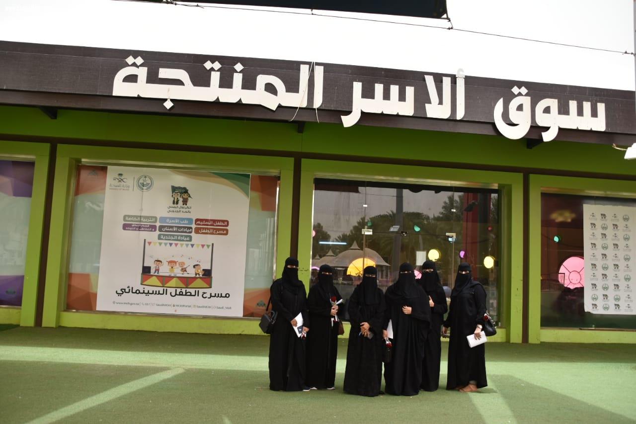  فريق نسائي من بلديتي صامطة وبيش يقف ميدانياً على المشاريع التي تنفذها بلدية صامطة