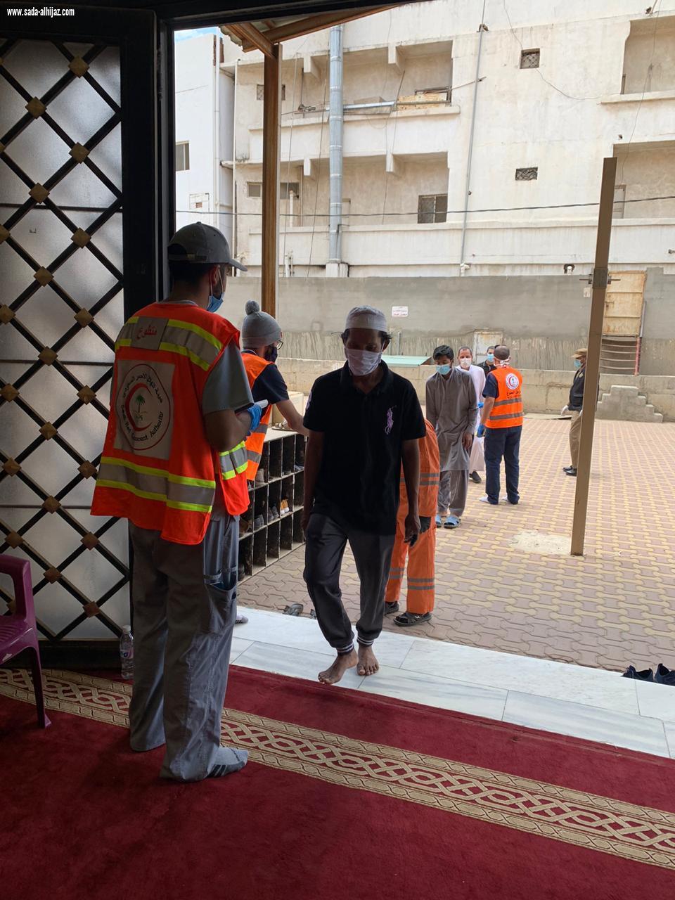 هيئة الهلال الباحة تقيم نقاط فرز بجوامع المنطقة ومحافظاتها بالتعاون مع الفرق الإسعافية والفرق التطوعية