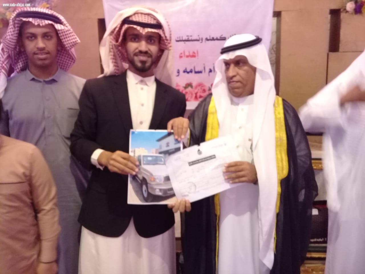 مجمع زمزم التعليمي ومدرسة القيوس الابتدائية يكرمون الناشب في ليلة الوفاء