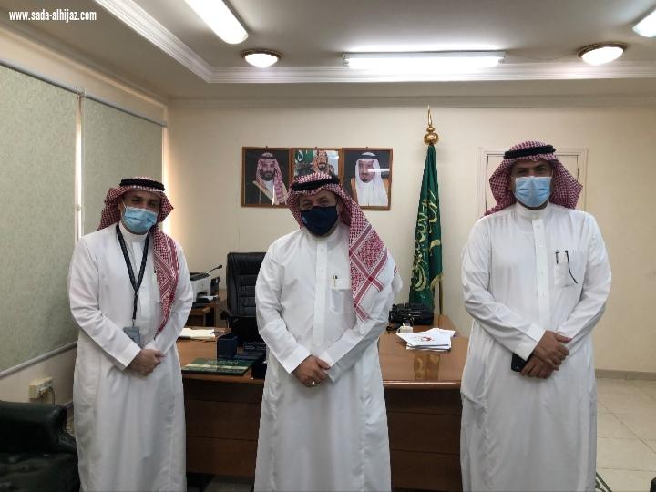 فرع الهلال الأحمر بمنطقة مكة المكرمة يكرم مدير الإقامة في مجمع الملك عبدالله الطبي بجدة 