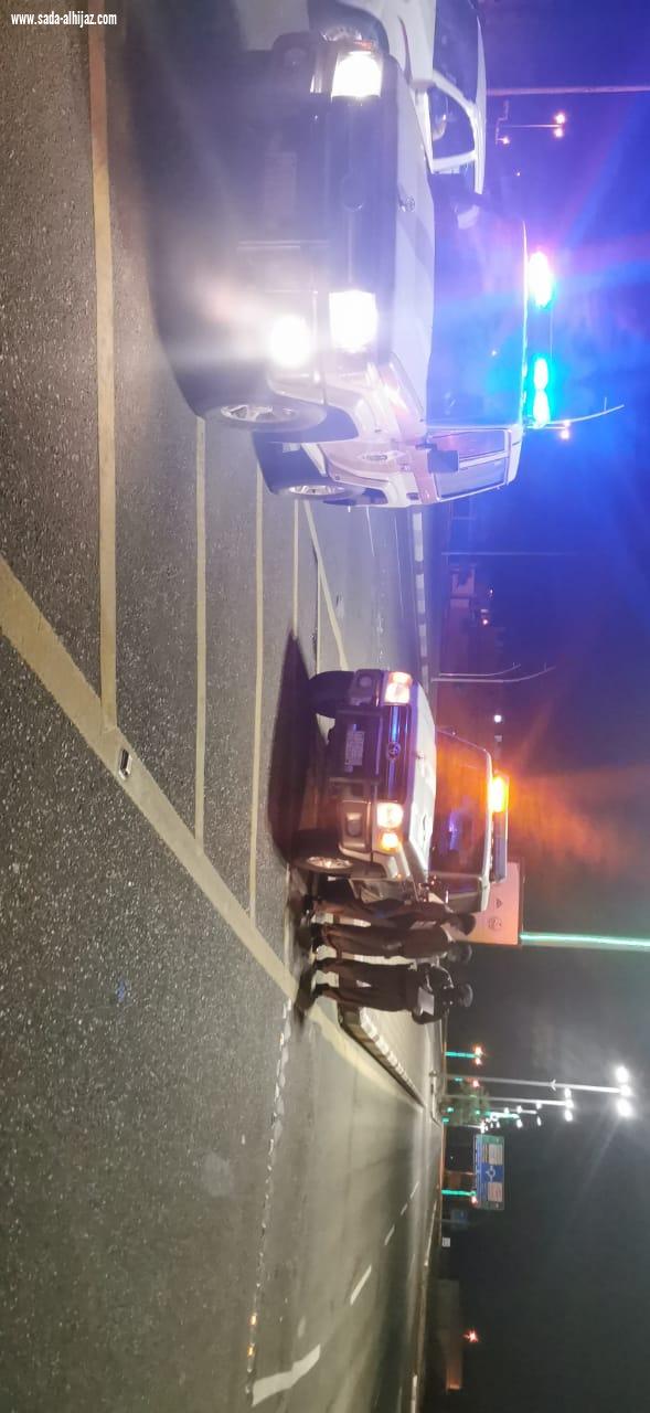 باشراف مساعد مدير شرطة جازان الدوريات الامنية تطبق حضر التجول بمحافظة الطوال وقراها وآل عمر المواطنون والمقيمون يبدون تجاوبا كبير في محافظة الطوال والقرى التابعة لها