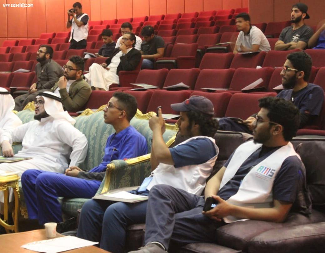 فريق نادي العلوم الطبية التطبيقية ينفذ فعالية تحت عنوان(صناعة باحث)
