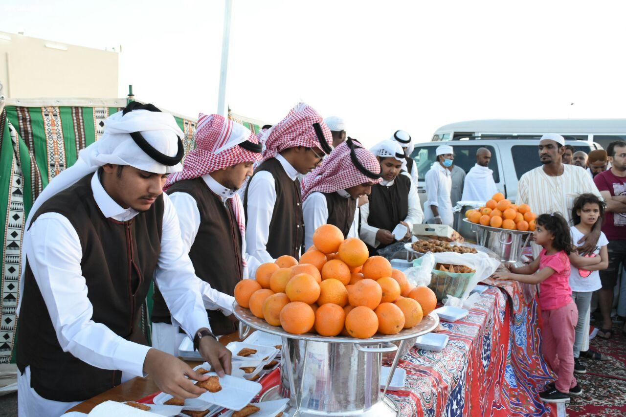 اللجنة الشبابية للأعمال التطوعية تضرب أروع صور الحفاوة والايثار بالزوار ..