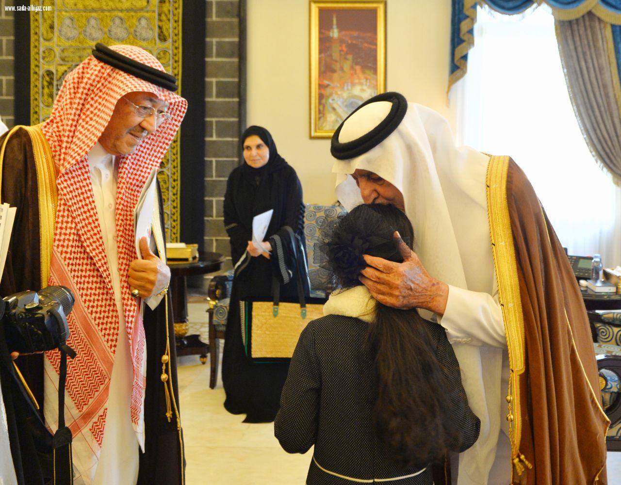 زيارة عدا من ابناء مركز جدة للتوحد التابع لجمعية الفيصلية  للمستشار خادم الحرمين الشريفين  في مقر الإمارة بمكة المكرمة  