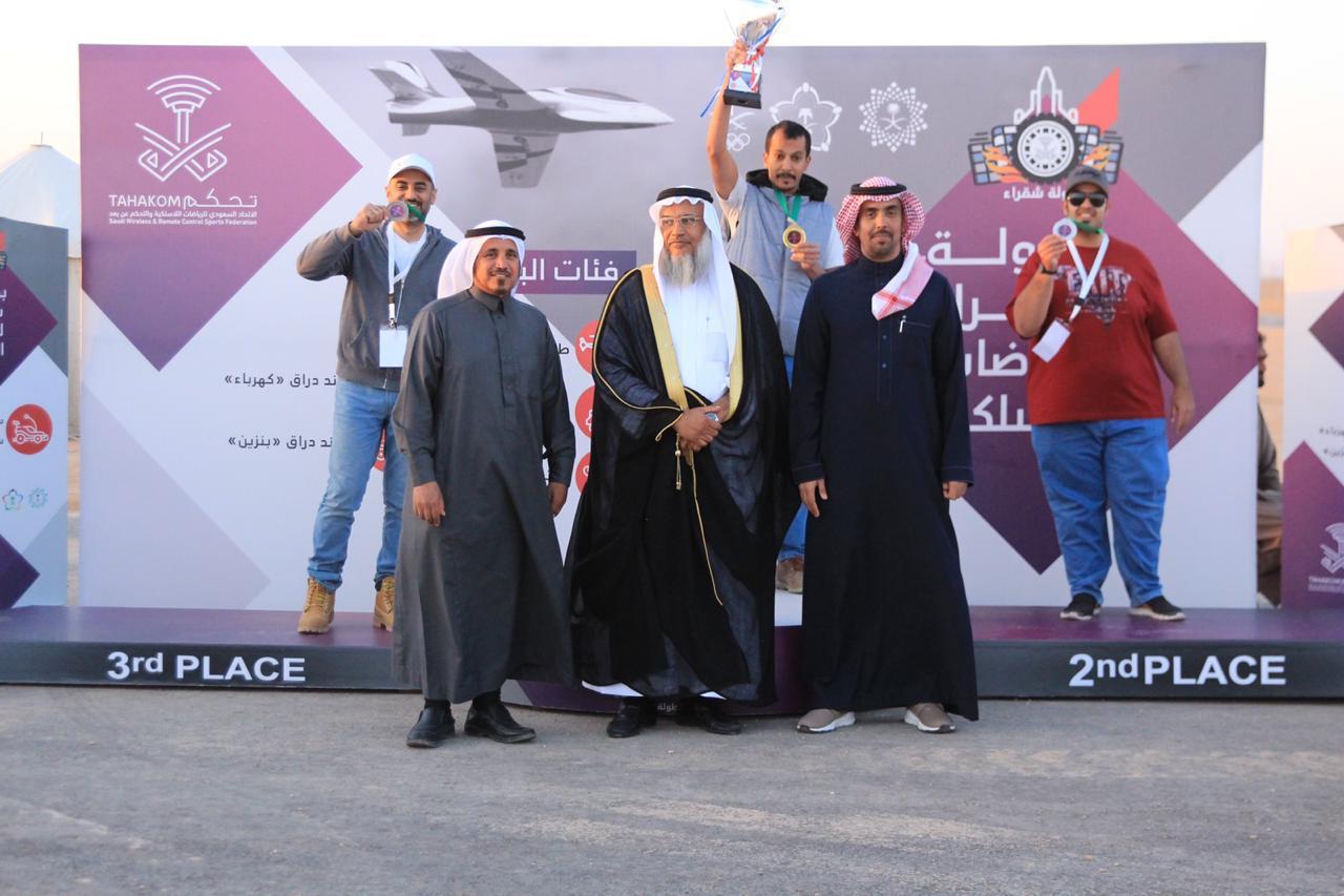 رئيس الآتحاد السعودي للرياضيات  الاسلكية يتوج الفائزين في بطولة شقراء