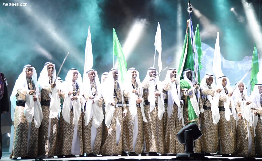 أمير منطقة جازان يرعى حفل تخريج الدفعة الـ 14 من طلاب وطالبات جامعة جازان