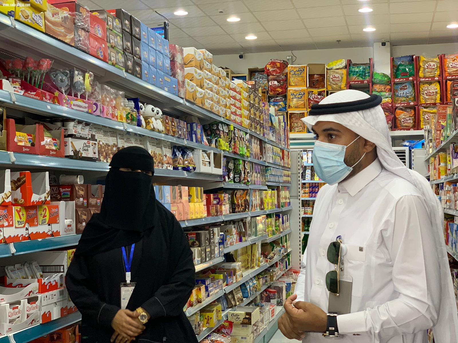 شددت على الالتزام بالتباعد الاجتماعي في المراكز التجارية بلدية مركز السهي تنفذ جولات لمتابعة الإجراءات الاحترازية وتغلق 4 محلات