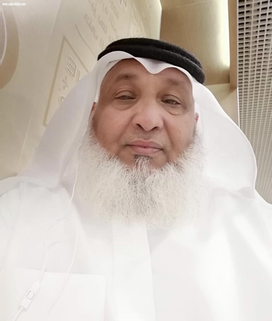 ابو خيرات حارس مدرسة الابتدائية الحادية عشر بالرياض يرحب بالطالبات والمعلمات بطريقته الخاصة