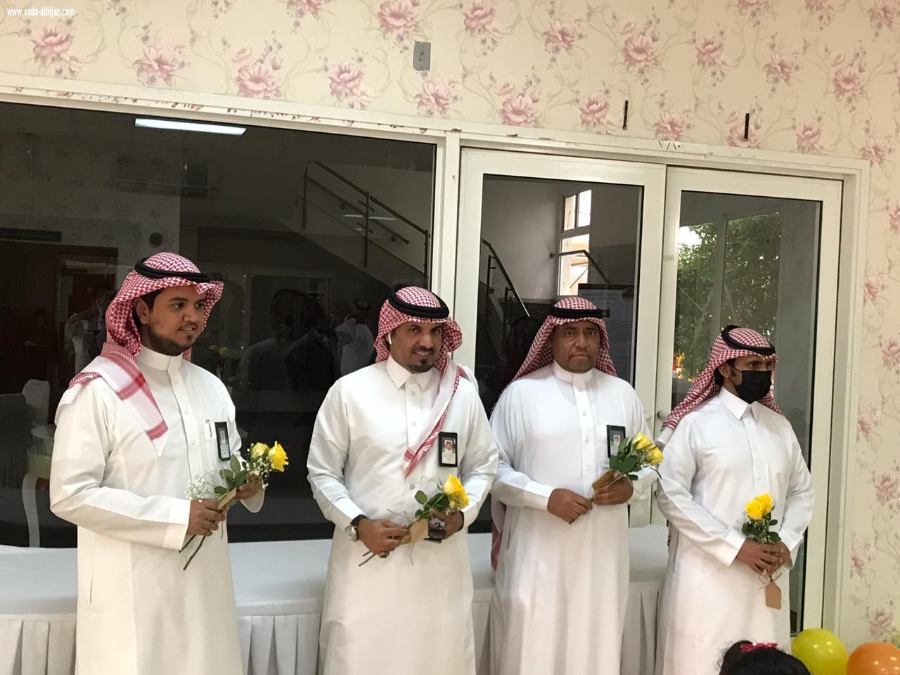 البنك الاهلي التجاري بالتعاون مع جمعية اليقظة النسائية الخيرية يقدمان كسوة العيد للأيتام بالطائف  وشكر مقدم من إدارة شبكة نادي الصحافة السعودية للجمعية