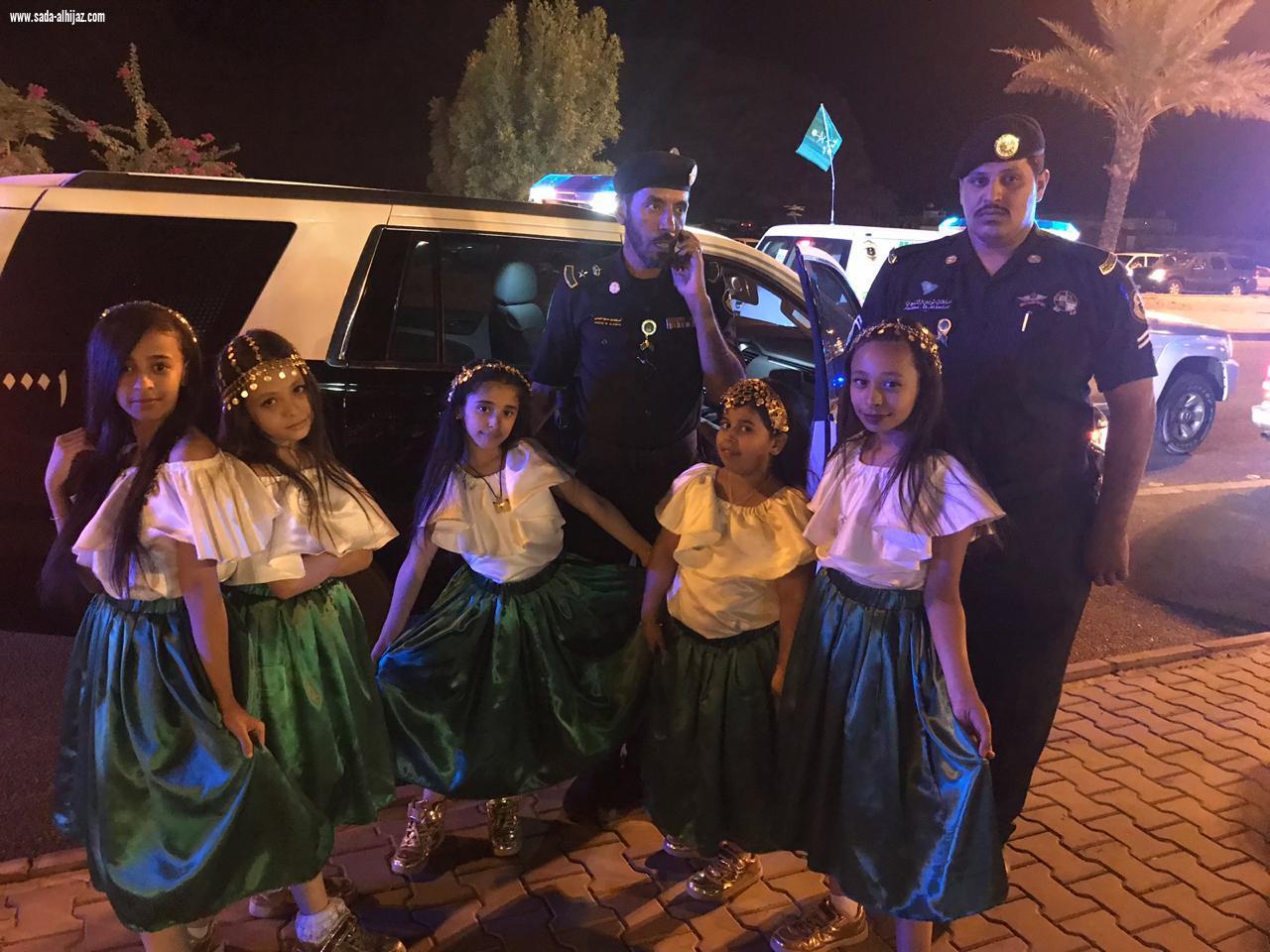 فريق فراشات العلا الترفيهي يحتفي بالوطن