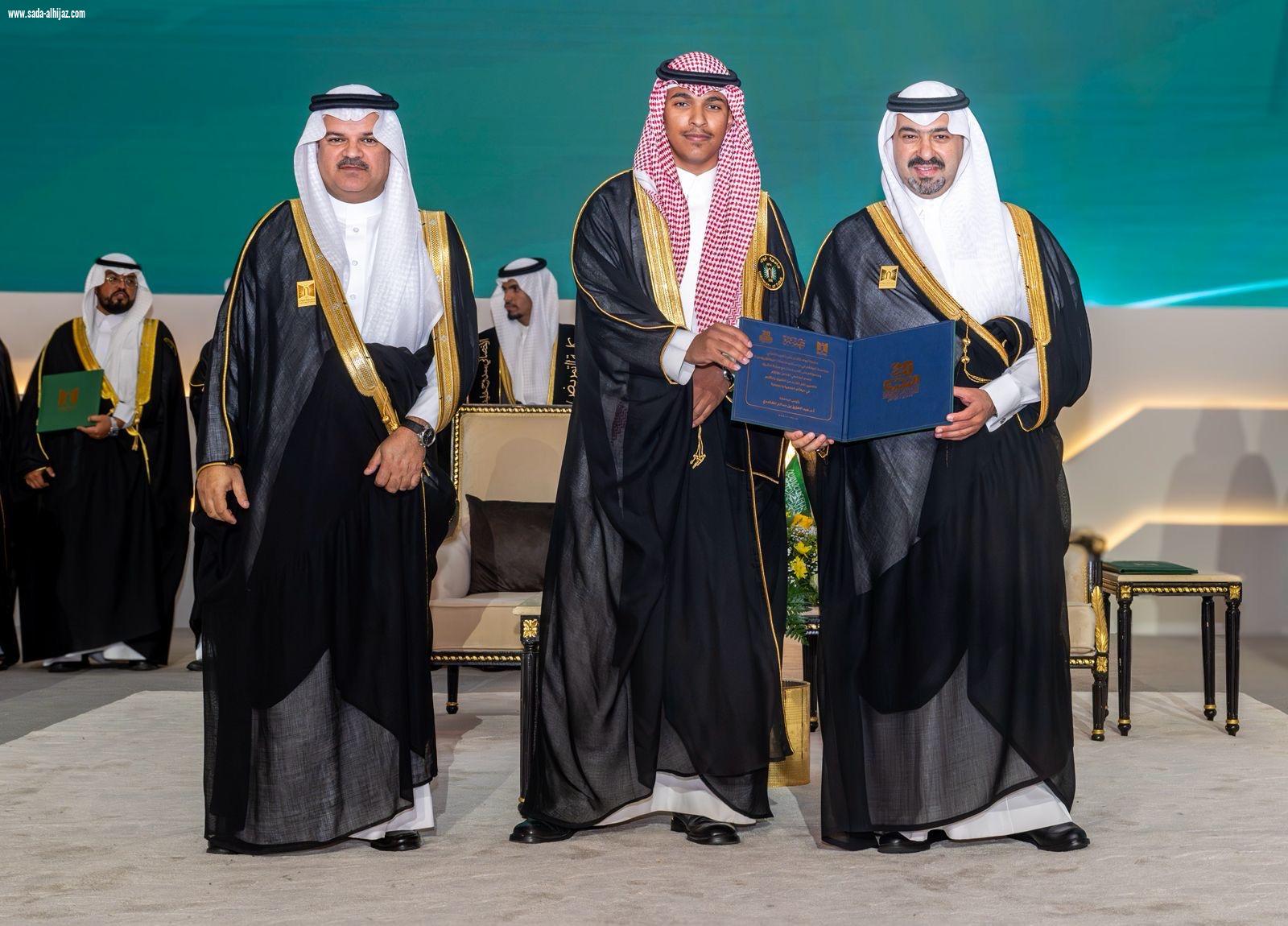 نائب أمير تبوك يشهد حفل تخريج الدفعة الـ20 من طلاب جامعة تبوك  