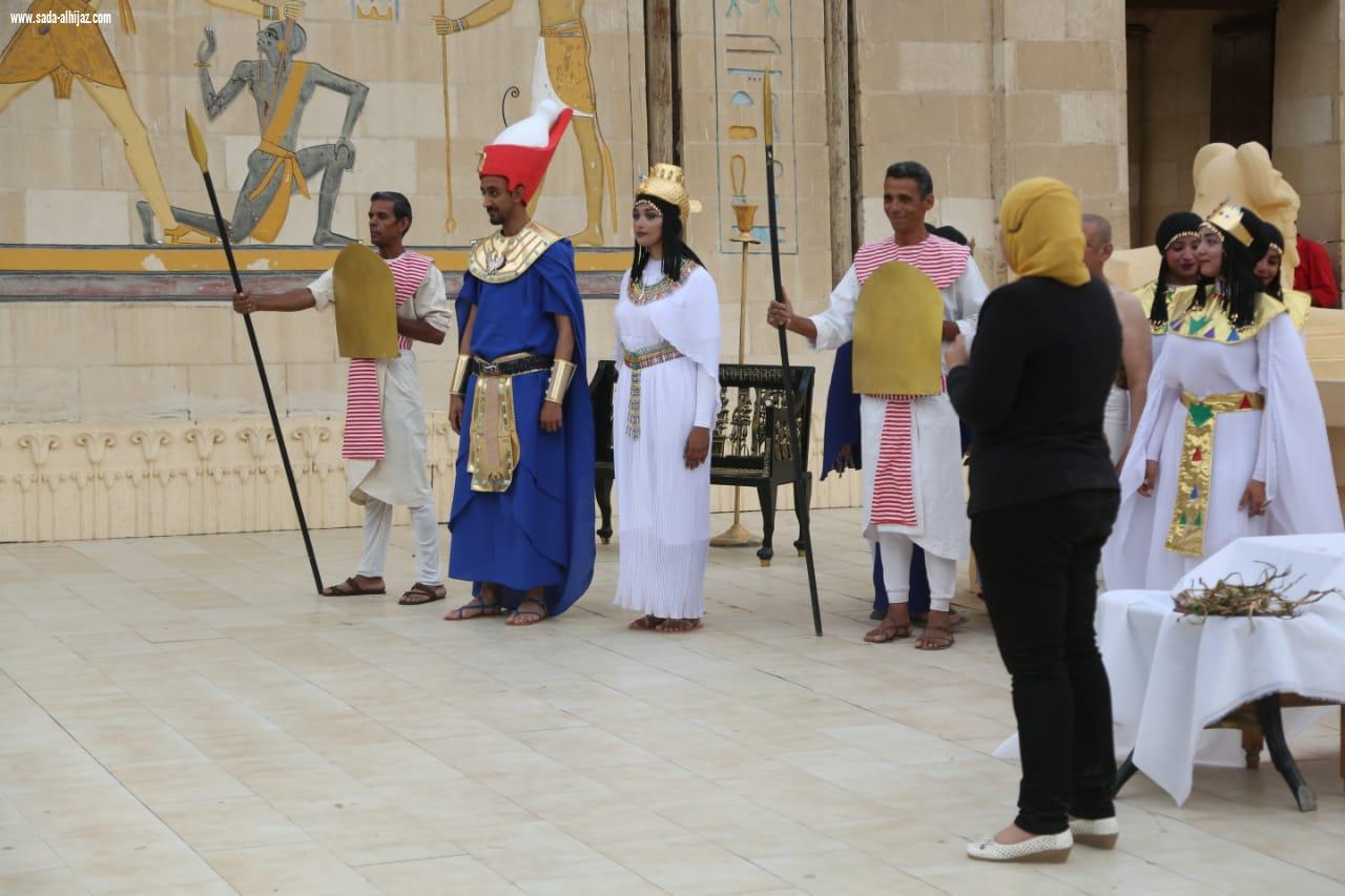 عرض مسرحي مبهر بالقرية الفرعونية احتفالا بأعياد الربيع 