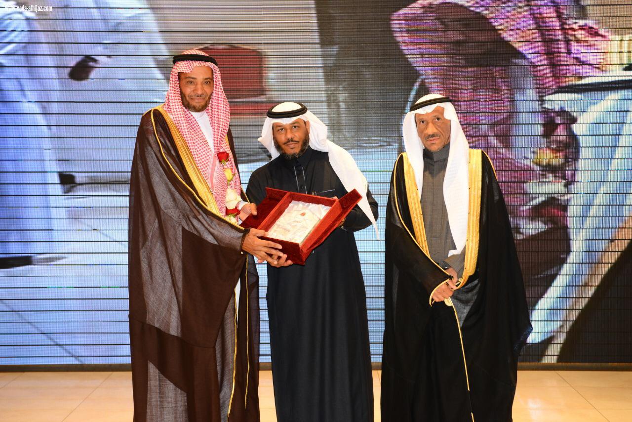 أكثر من 200 طالب يكرمون ‏معلمهم بمحافظة العلا