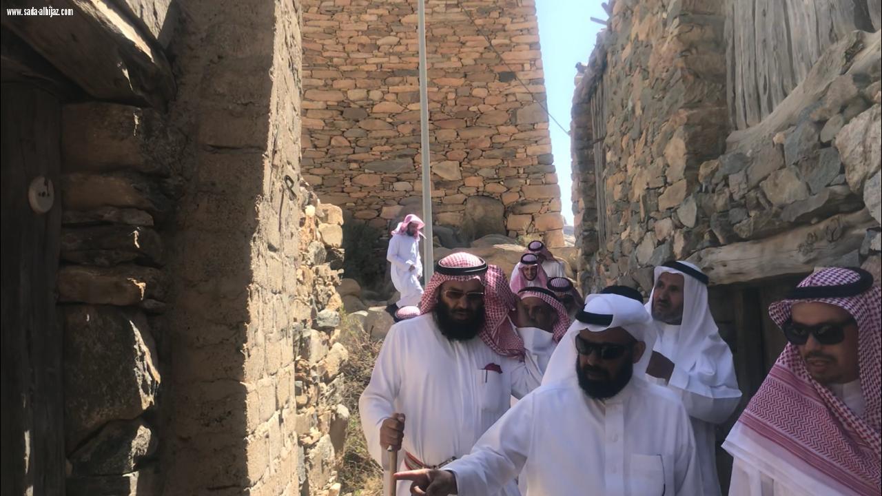 محافظ ميسان  يقوم بجولة على المنازل التراثية بقرية حراء 