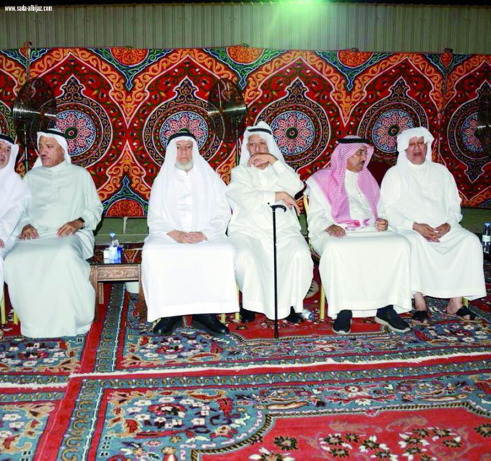 أمراء ومسؤولون يعزون أسرتي أبو داود وصعيدي