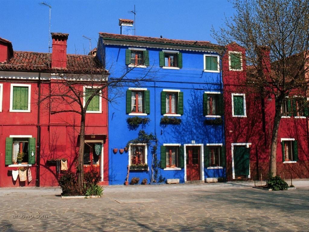 منازل ملونة