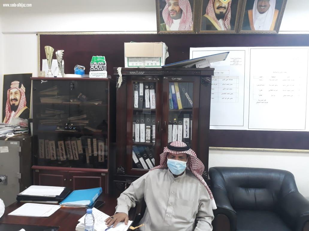 مشرف القيادة المدرسية بمكتب التعليم بضمد يزور مدرسة الطاهرية