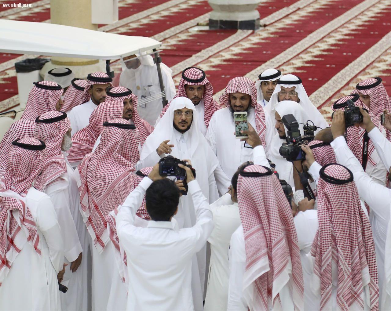 جولة مع وزير الشؤون الإسلامية على آخر استعدادات الوزارة ويدشن عددا من المشروعات في مساجد المشاعر المقدسة