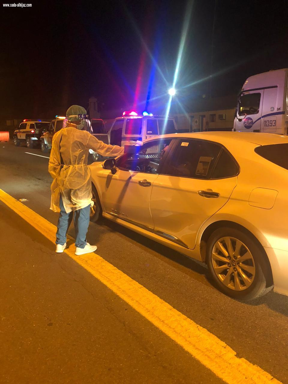 فريق التطوع الصحي بمركز صحي السيل الكبير يجري الفحص البصري للمئات من ذوي المركبات العابرة لنقطة البهيتة