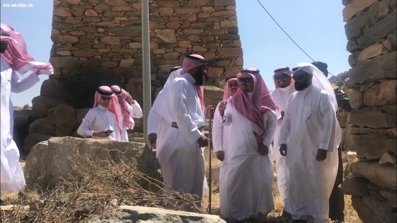 محافظ ميسان  يقوم بجولة على المنازل التراثية بقرية حراء 