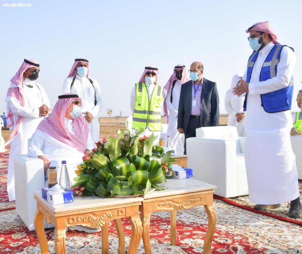 سمو أمير منطقة جازان يتفقد سير العمل بمشروع مطار الملك عبدالله بن عبدالعزيز بجازان الجديد .. 