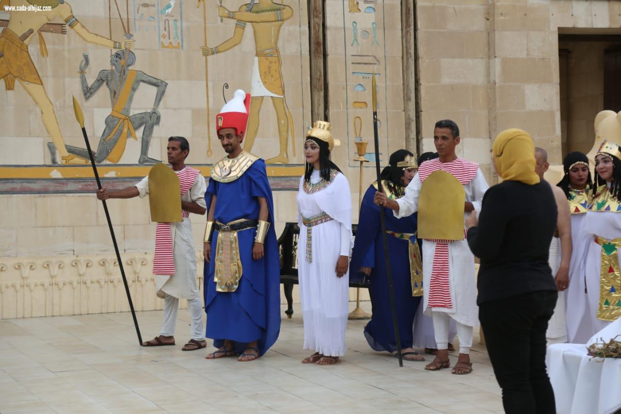 عرض مسرحي مبهر بالقرية الفرعونية احتفالا بأعياد الربيع 