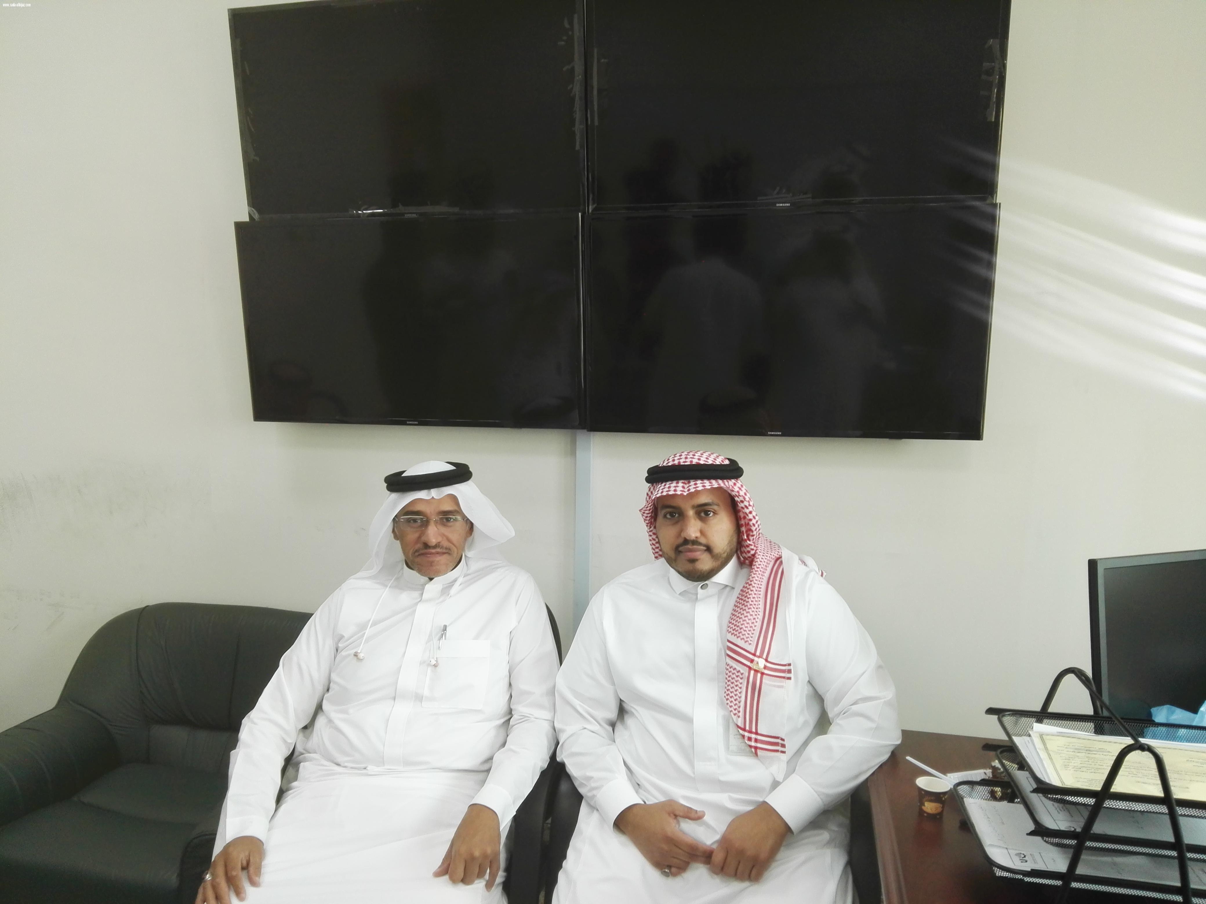 إحتفال موظفوا  قسم صيانة المرافق والخدمات العامه بجامعة جدة بتجديد تكليف م. محمد معدلي مديرا للإدارة