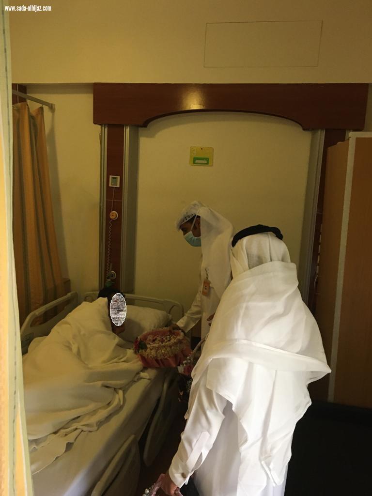 مستشفى الملك عبدالعزيز التخصصي يعايد المرضى بأسهم خيرية وحلويات