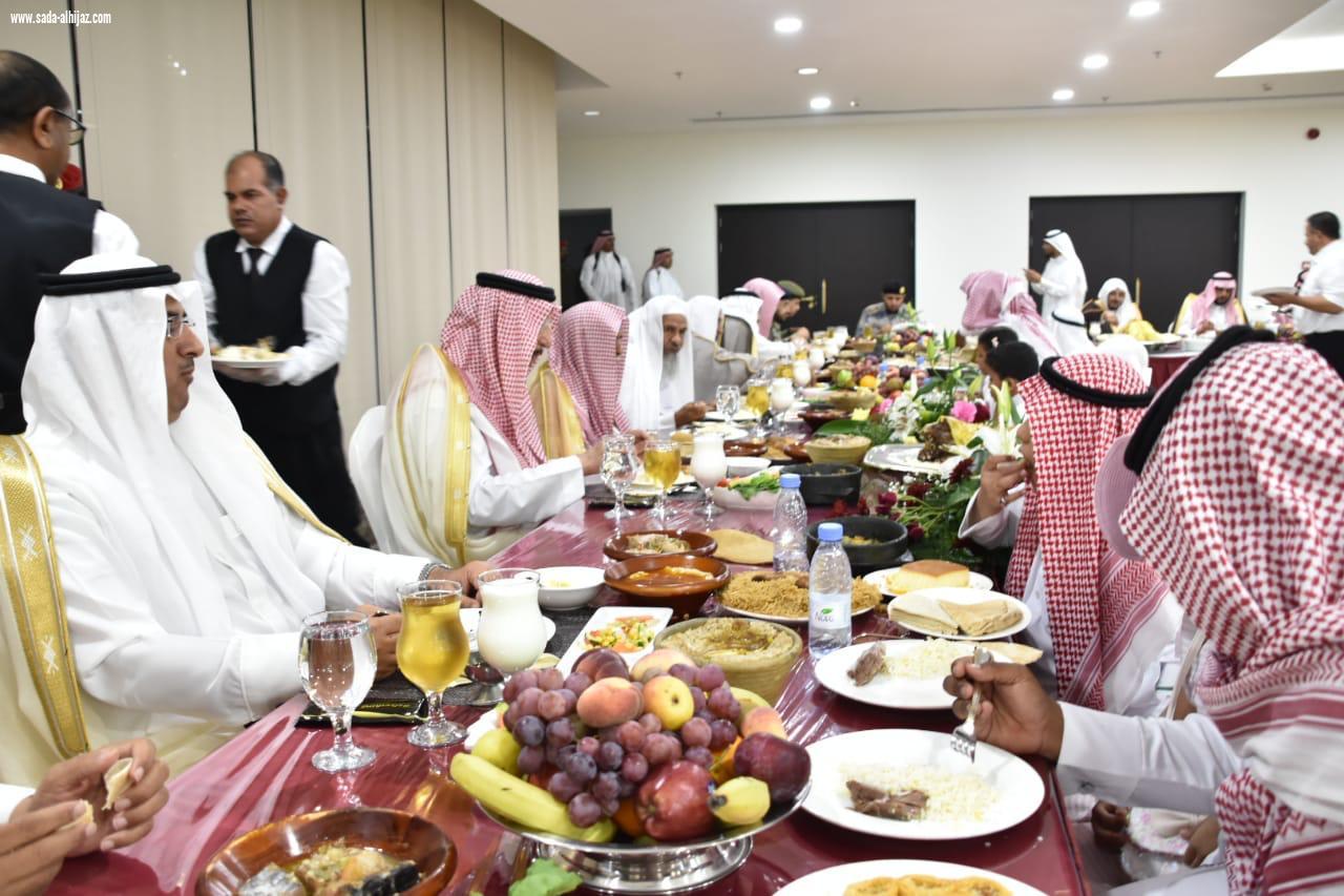سمو أمير منطقة جازان يستقبل المهنئين بعيد الأضحى المبارك