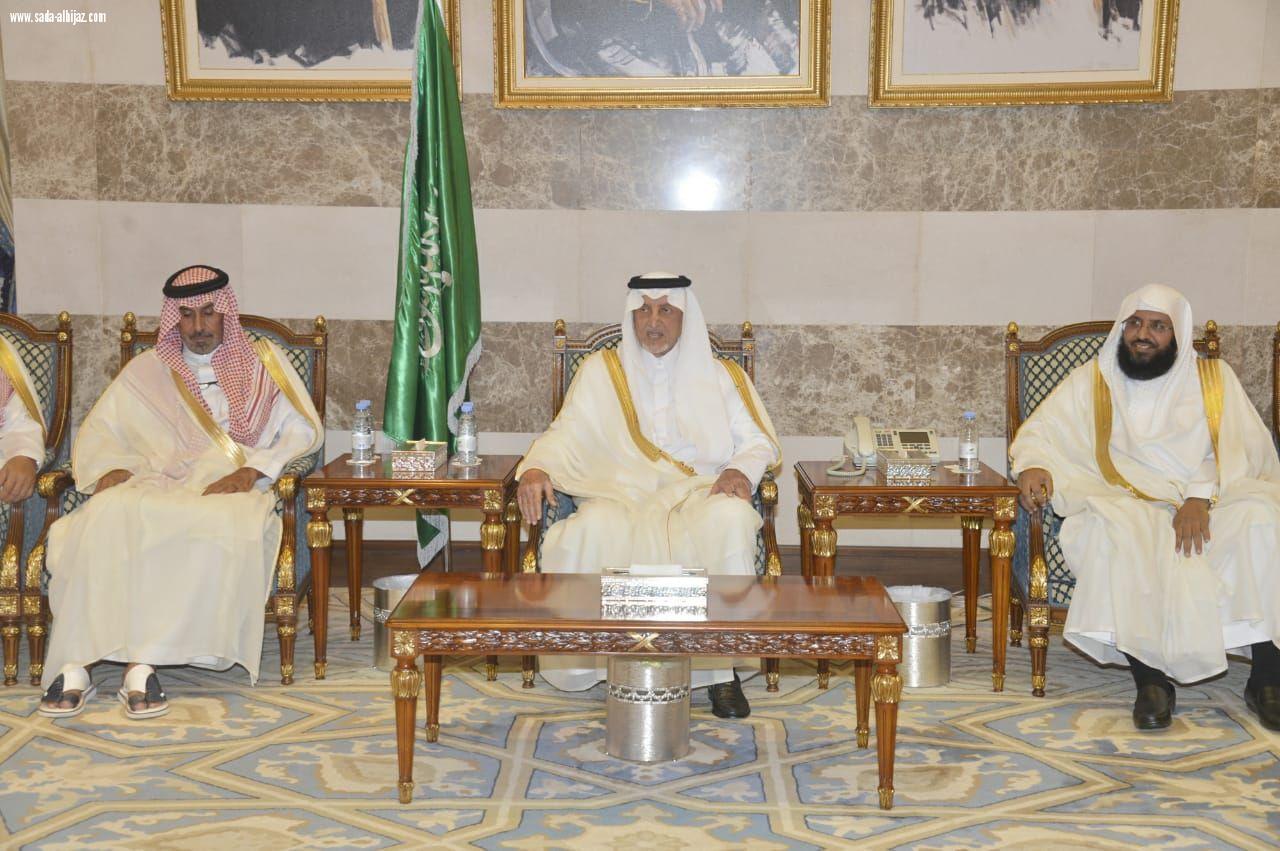 أستقبل الأمير خالد الفيصل  حموعاً من المهنئين بعيد الفطار في منزله بجدة