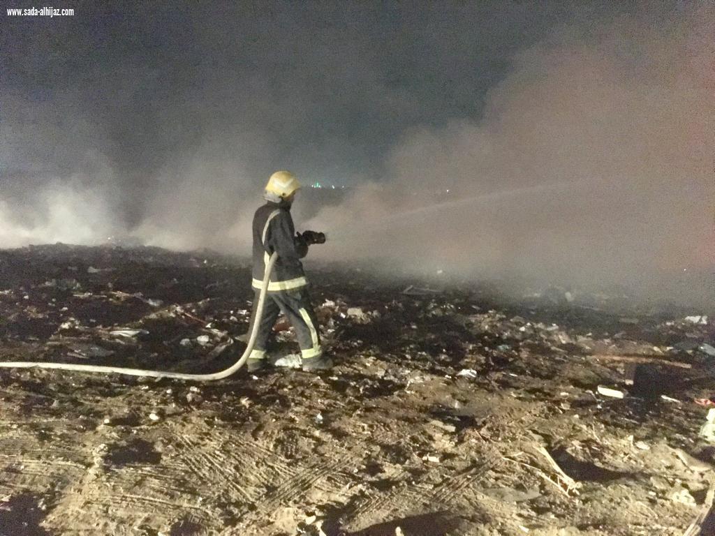 الدفاع المدني يباشر الآن حريق في الظبية 