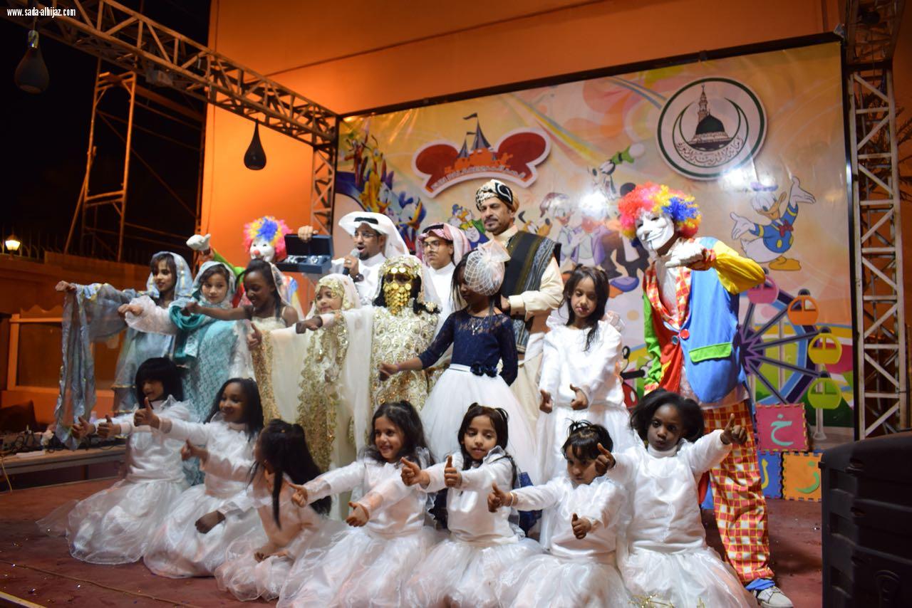 فرقه المدينه ستارز الاستعراضية تجذب جمهور المدينه بالزي الحجازي..