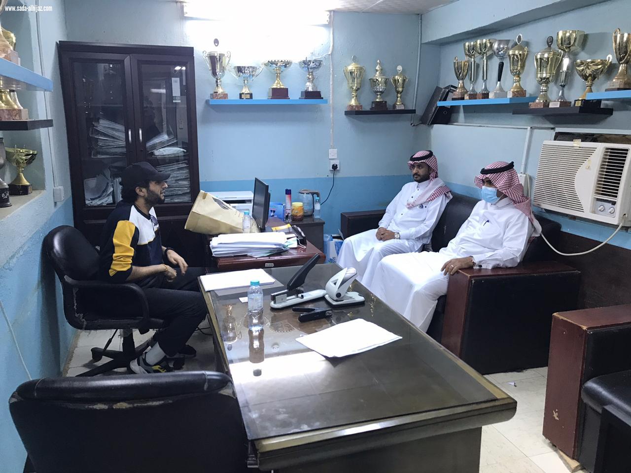 أبناء محافظة أبو عريش يقفون جنبا إلى جنب مع نادي اليرموك