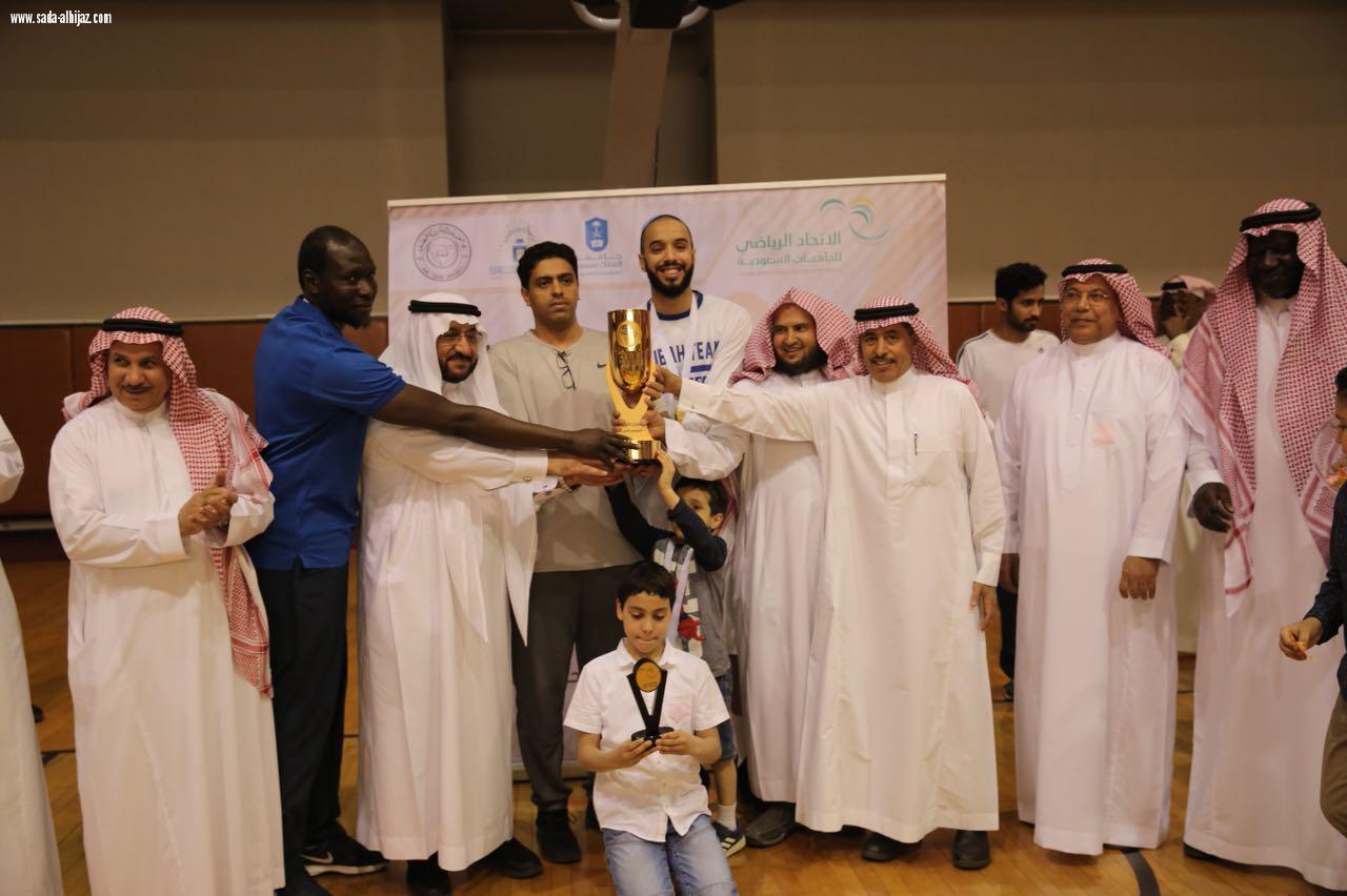 جامعة طيبة تتوج ببطولة السلة للجامعات