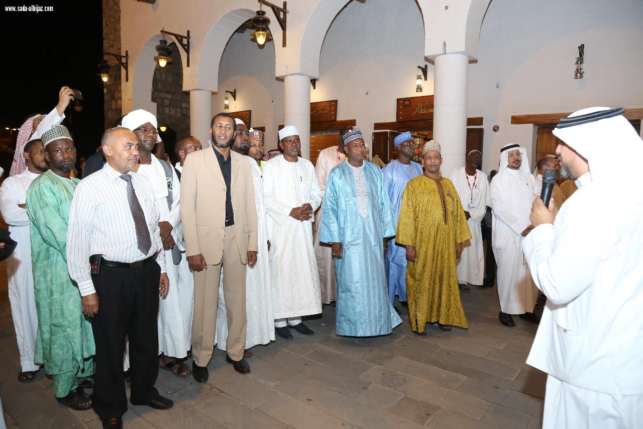 جمعت أهل الثقافة والاعلام تحت سقف التراث تقيم أمسية ثقافية بـالحي التراثي المديني