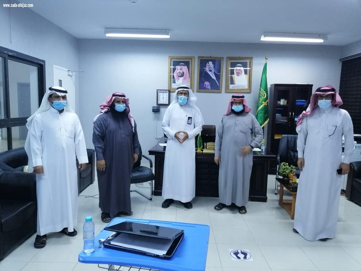 مدير مكتب تعليم بيش يتفقد سير العملية التعليمية في مدرسة مصعب بن عمير