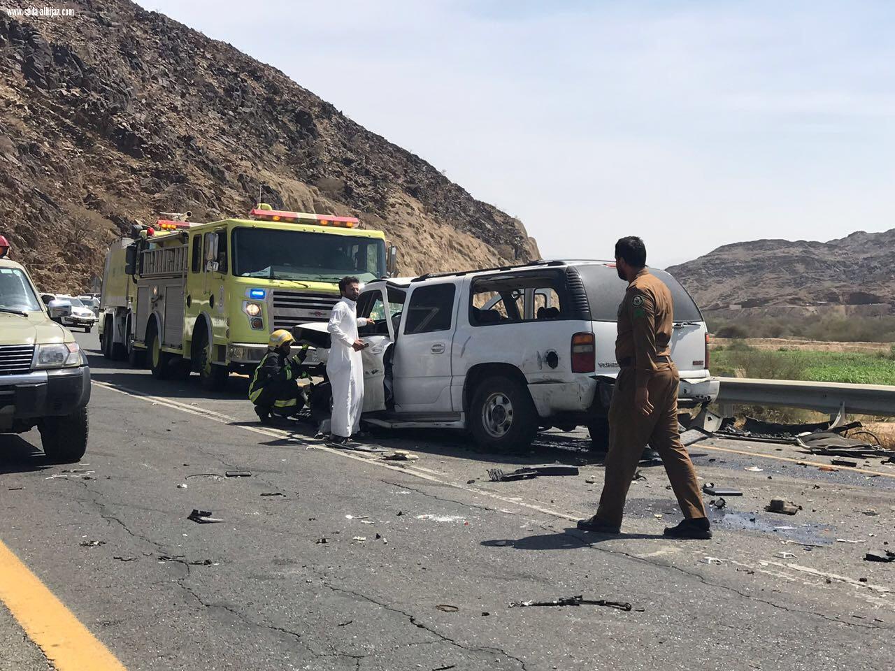 هلال الباحة يتعامل مع صدام سيارتين بالغصه أدى لحالة وفاة