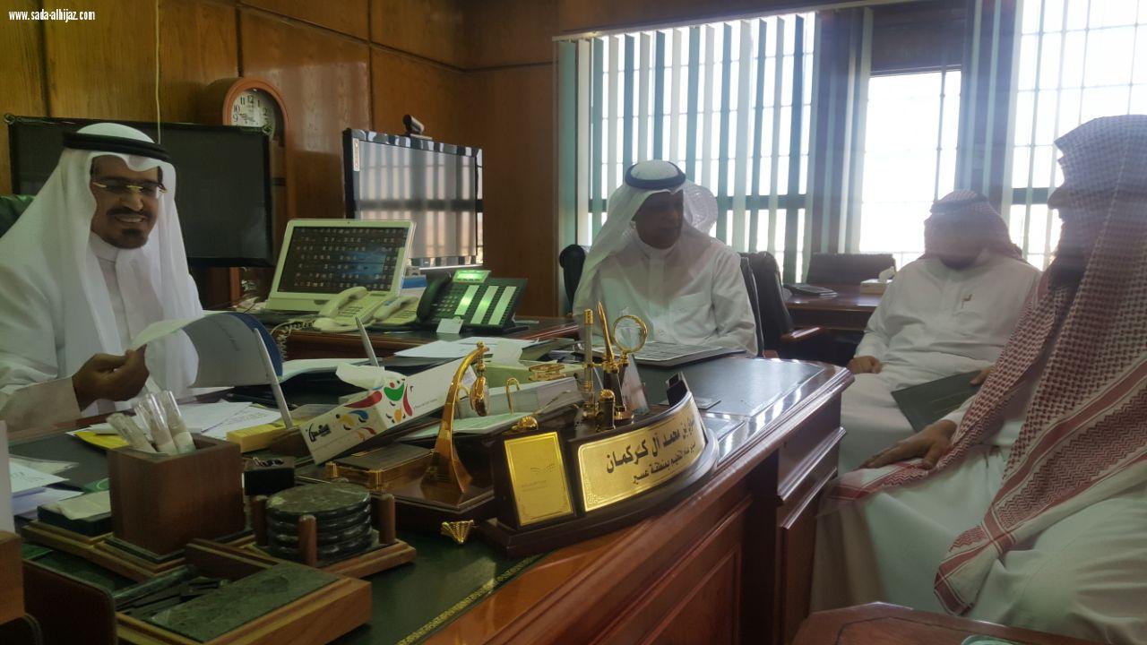 العريض  يقف على برامج التوعية الإسلامية بعسير