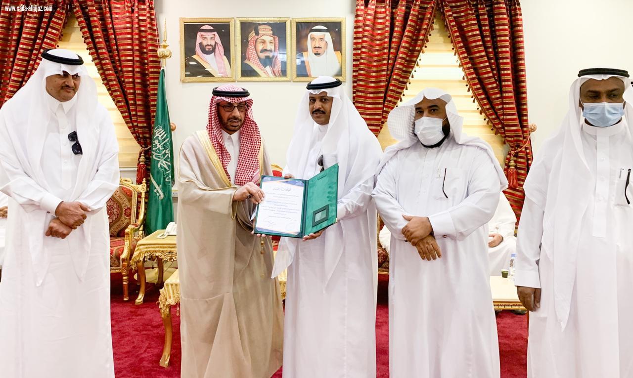 محافظ أبوعريش يكرّم شركاء النجاح للتعليم عن بعد ويدشن المجلس الاستشاري لأولياء الأمور