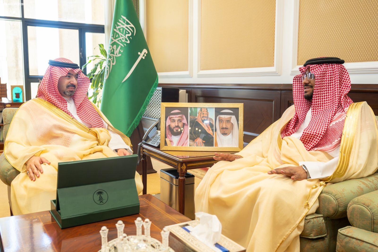 نائب أمير تبوك يستقبل مدير فرع وزارة البيئة بالمنطقة  