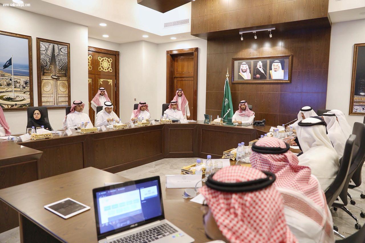 نائب أمير منطقة مكة المكرمة يعتمد الهوية الجديدة للمنتدى