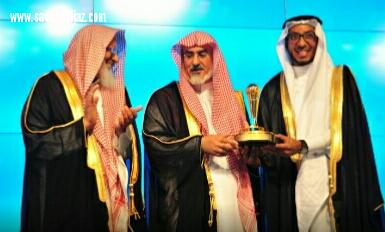مدير جامعة الإمام يدشن أستوديو قناة الجامعة وعربة البث التلفزيوني
