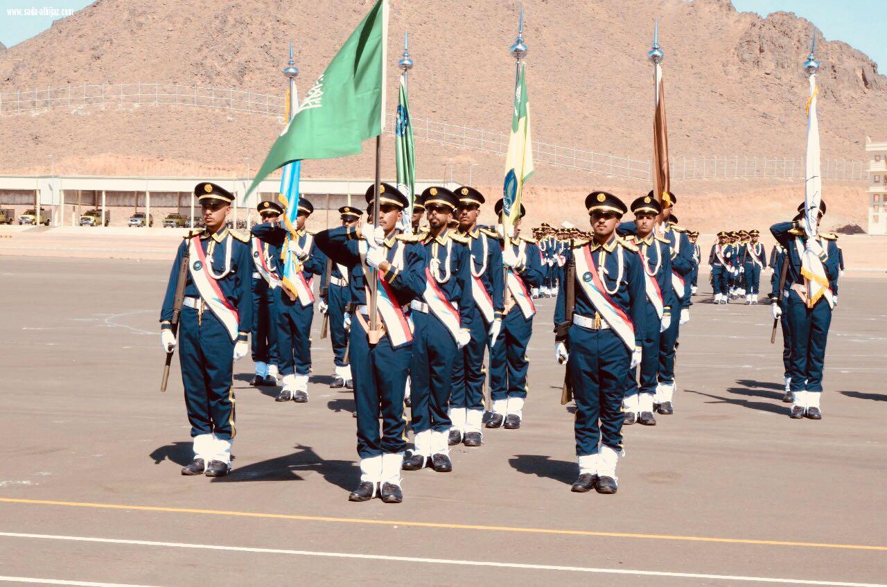 العميد عبد الرحمن الحربي يرعى حفل تخريج طلبة الدورة التأهيلية للفرد الأساسي بالمدينة المنورة. 