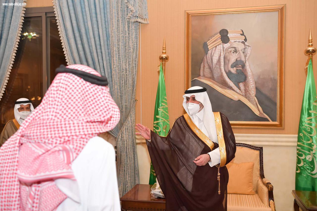 أمير منطقة تبوك يستقبل المواطن العمراني الذي تنازل عن قاتل ابنه لوجه الله تعالى