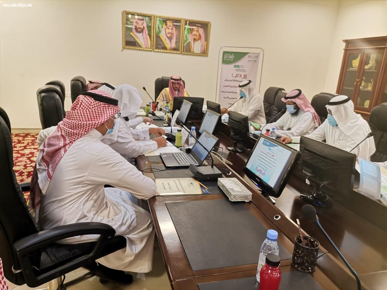 محافظ أبوعريش يكرّم شركاء النجاح للتعليم عن بعد ويدشن المجلس الاستشاري لأولياء الأمور