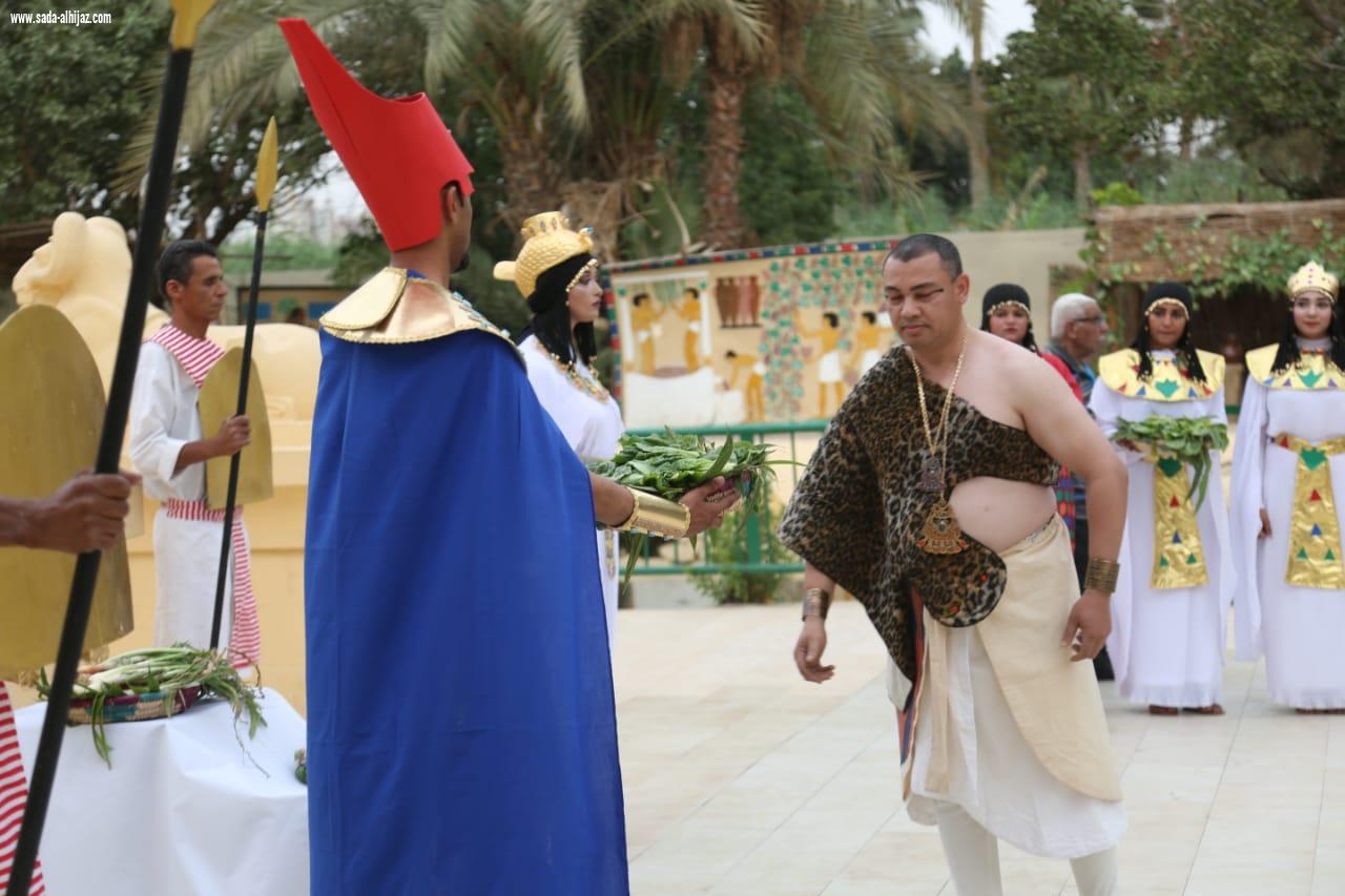 عرض مسرحي مبهر بالقرية الفرعونية احتفالا بأعياد الربيع 