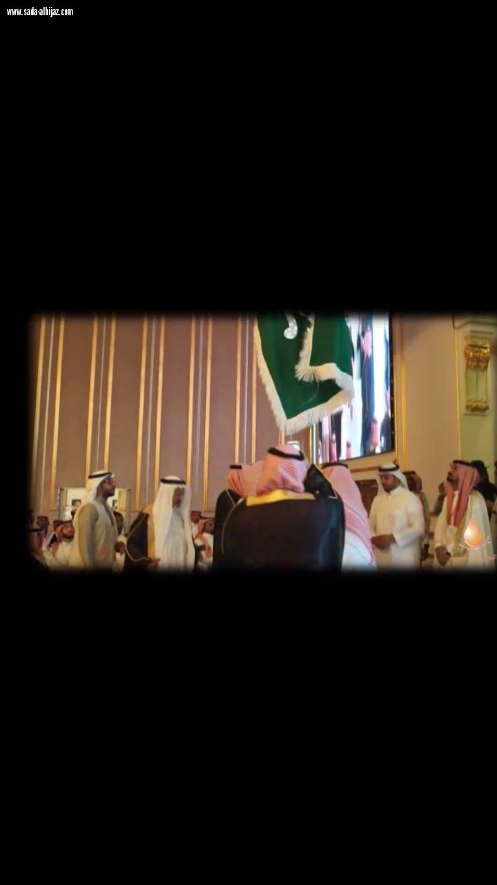 أول علم مضيء بالعالم يرتفع في مكة المكرمة