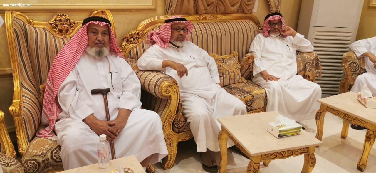 شيخ شمل آل عيسى بني حمد وشيخ الطواهرة آل ناشب يقيمون مأدبة عشاء بمناسبة شفاء الدكتور عبدالرحمن ناشب