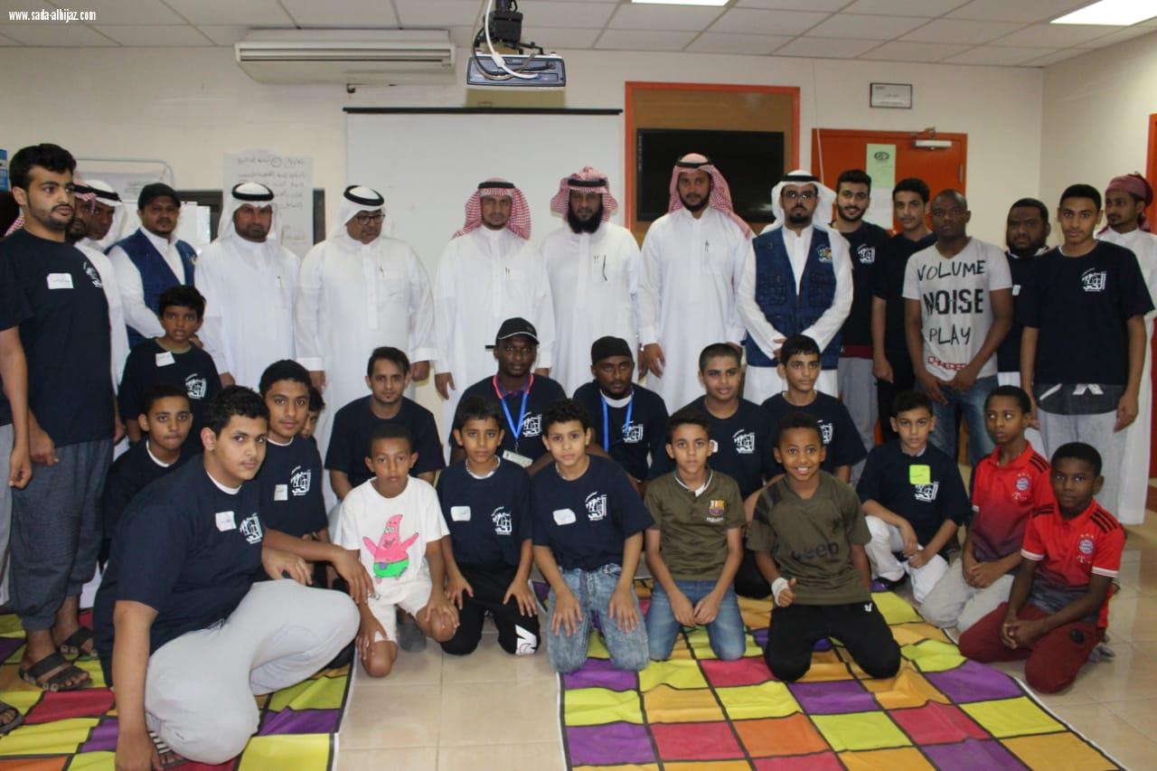 مدير التعليم بجازان د. عسيري الاحوس يزور نادي حي الحصمه